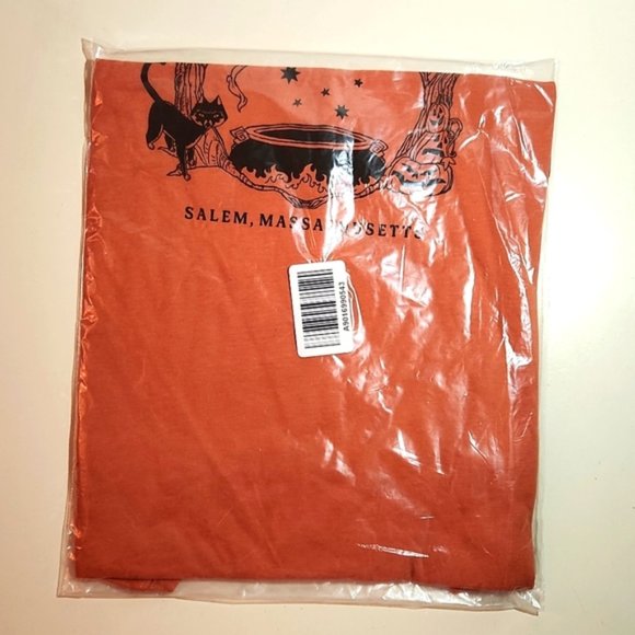 ❤️NWT VINTAGE TORRID HOCUS POCUS APOTHECARY DISNEY HALLOWEEN TEE TOP SIZE 1X - Picture 5 of 10